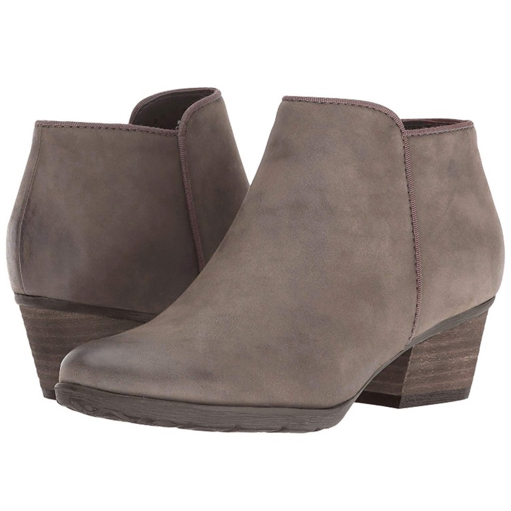 Blondo Woman’s Villa Waterproof Ankle Bootie